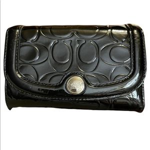 Coach big C patent leather trifold wallet black